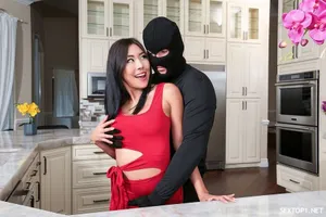 Nghi ngờ Anh xã vụng trộm, bạn gái của con trai tâm sự với bố Anh xã nào ngờ đâu…
