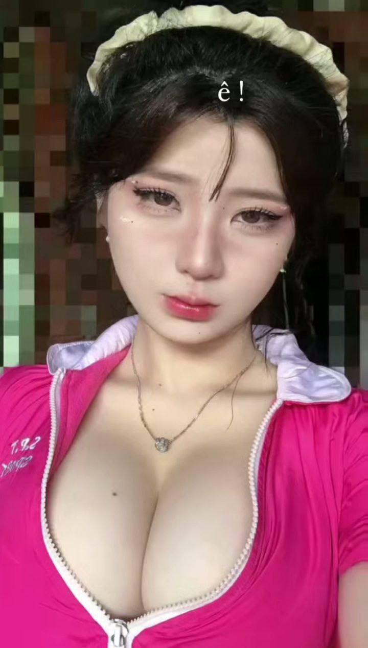 Cô nàng Foxy Di dễ thương và ngầu bị một con cặc to đụ vào mông